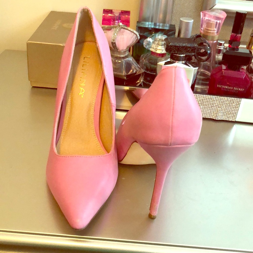 Soft Pink Pumps!